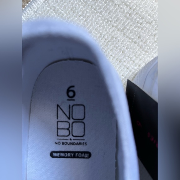 No Boundaries white sneakers - Picture 3 of 4